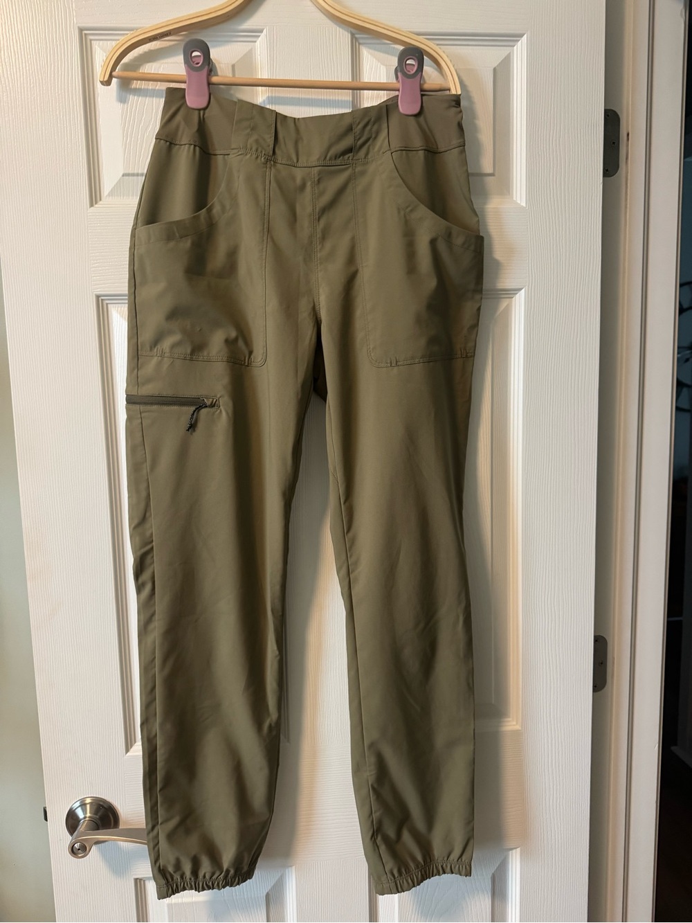 NWOT Patagonia Women’s Olive Green Cargo Jogger Pants Zip Pockets Elastic Cuff